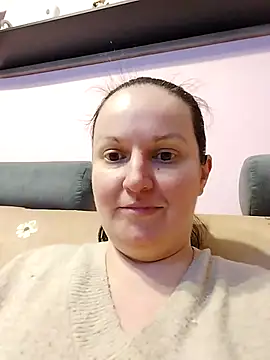 BustyLadyAlma webcam