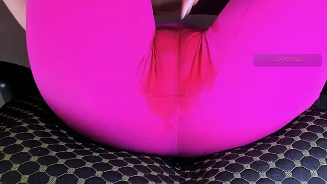 Cameltoe_squirt_inPants webcam