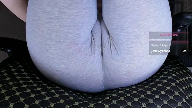 Cameltoe_squirt_inPants