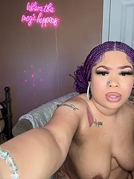 RenaThickAss Live Webcam on Stripchat