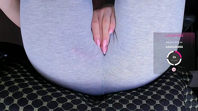 Cameltoe_squirt_inPants