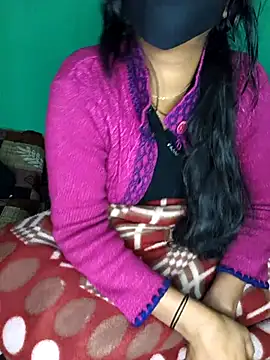 Webcam Model (QWEEN7B)  is live.Free join now!