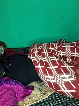 QWEEN7B live cam screenshot female from India on TokenKeno — Tip, Play & Watch Live Cams