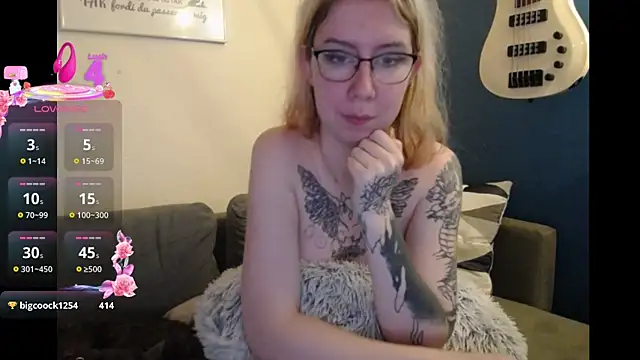 TattooedGirlDK webcam