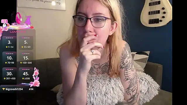 TattooedGirlDK webcam