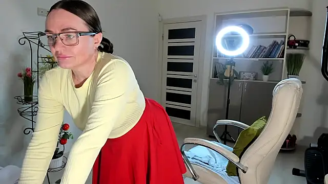 vika73 (F mature) - type - ​menu ​and ​private ​active