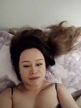 Christine-le1 webcam