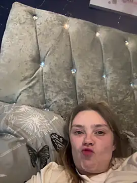 Webcam Model (Sky25x)  is live.Free join now!