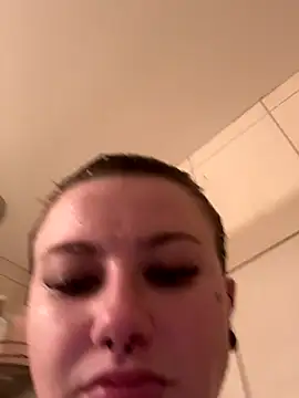 sluttysmiley (F young) - License