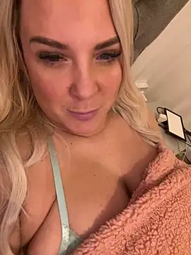 Bustyblondebabe32 webcam