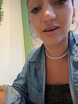 Ninabigtitied webcam