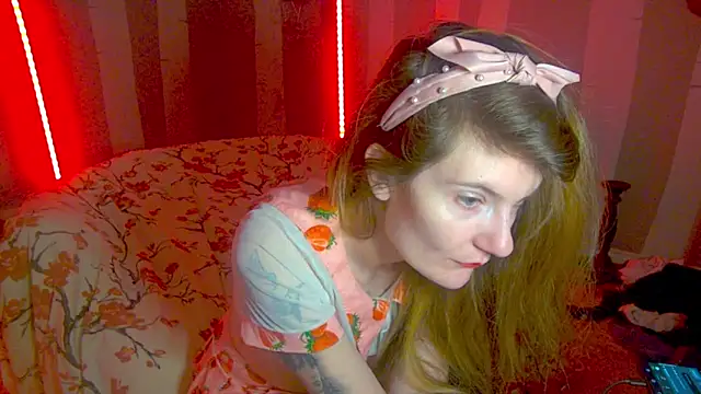 YourFavCanadianMILF webcam