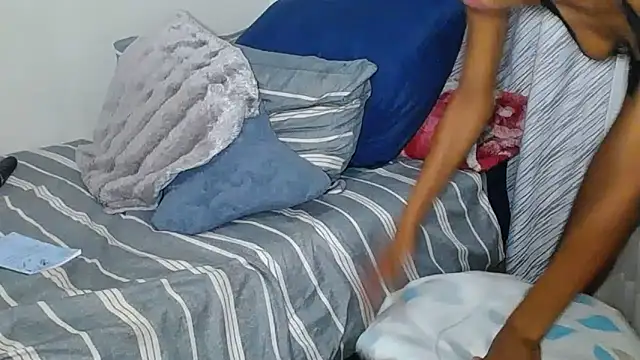 SexySlimMelanin webcam