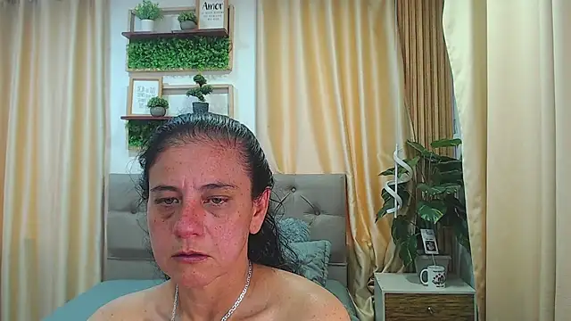 sasi_luna (F milf) - FIRST ANAL OF THE YEAR