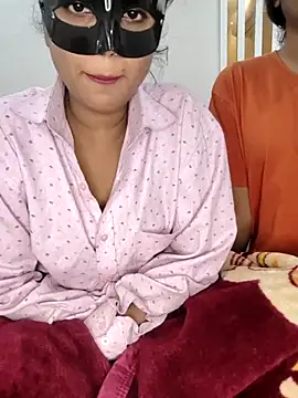 CallmeMEOWW Live Webcam on Stripchat