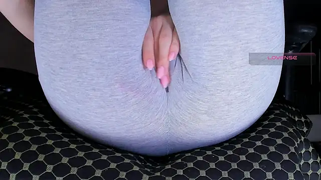 Cameltoe_squirt_inPants