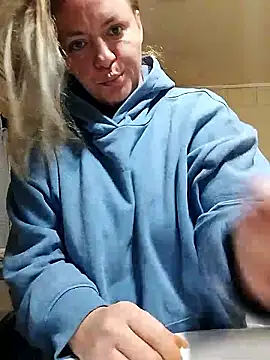 Mommygetnaughty webcam