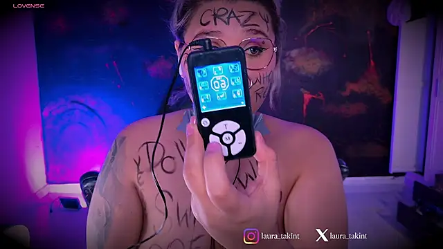 Laura_takint