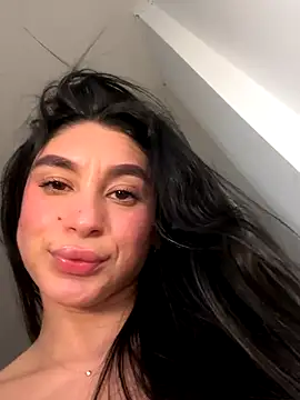 Webcam Model (MonicaSalvatore) is live