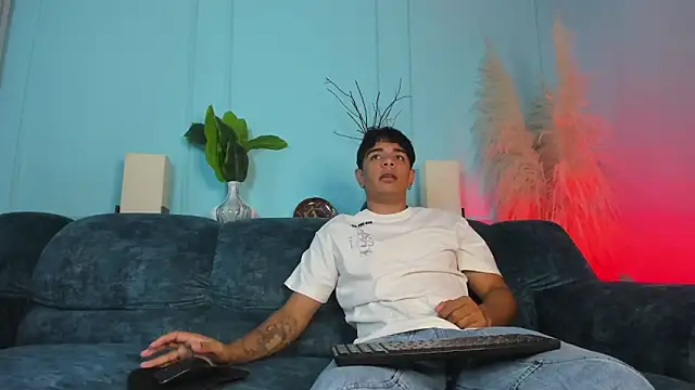 CuteButHarder webcam