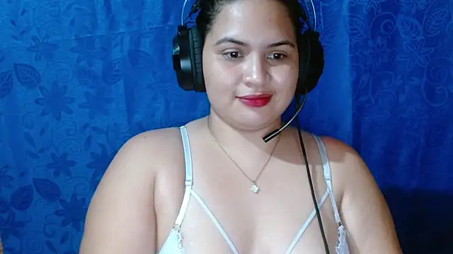 coco_curvy webcam