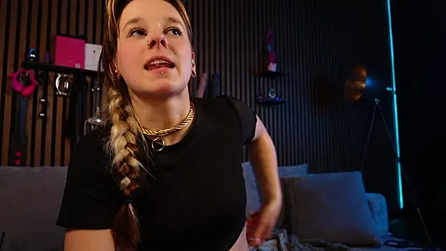 izzy_inked (F young) - 30 spanks +3 min.contr