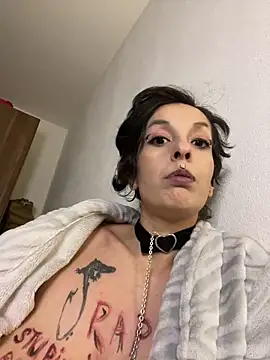 piggiteablacktea (F young) - Go out naked