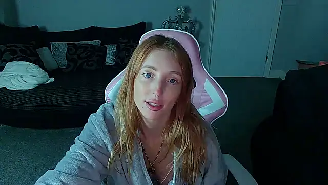 Red_firesquirt webcam
