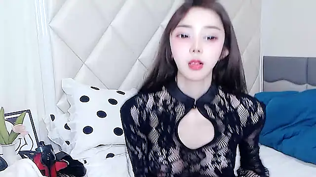 yaoyao-2025 (F young) - 希望遇到好心大哥，上空诱惑揉胸6000