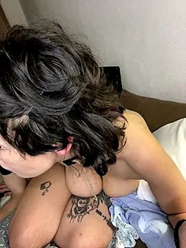 Piggiteablacktea webcam