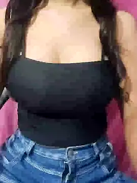 Webcam Model (Liza-rani)  is live.Free join now!