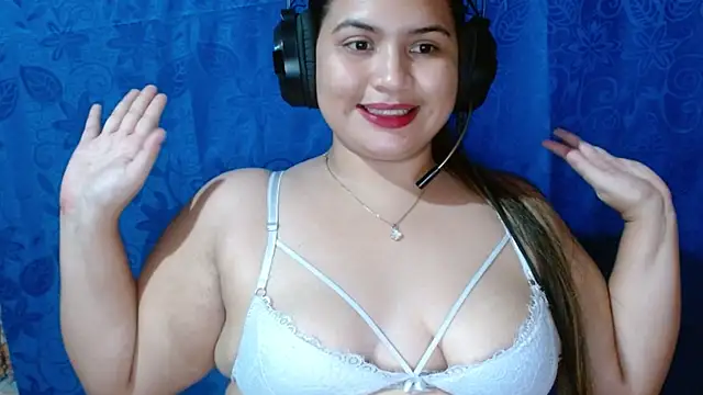 coco_curvy webcam