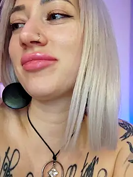 Webcam Model (Gina-Lumara)  is live.Free join now!