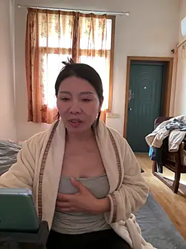 美女xiiuuff18在线直播