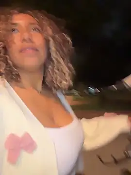 lauraltt - Lauraltt's free webcam - UK Sex Cams