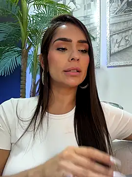 mau_white (F milf) - show tits