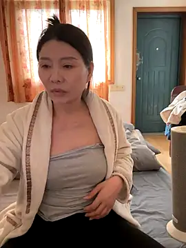 美女xiiuuff18在线直播