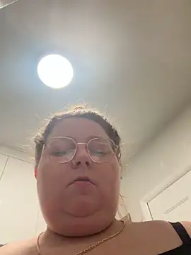 Webcam Model (BBW2320)  is live.Free join now!