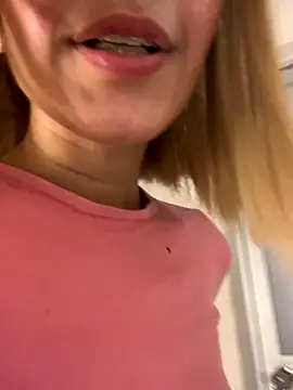 sweetbunnygf (F teen) - Ask neighbor to come! He help me🤪