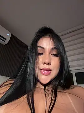 adrianalobo (Ask my age) - Dildo in my tight pussy🔥😈