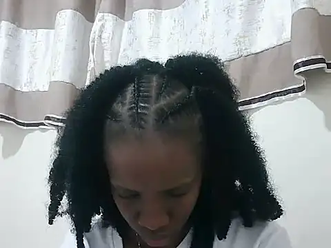 prettybeee - Prettybeee's free webcam