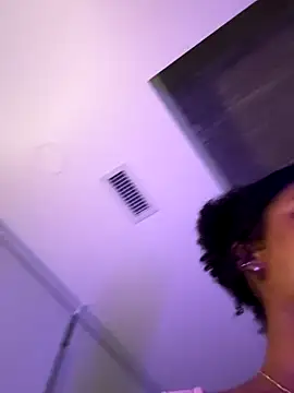 Webcam Model (Your_Paris)  is live.Free join now!