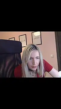 BarbieBlondieGirl webcam