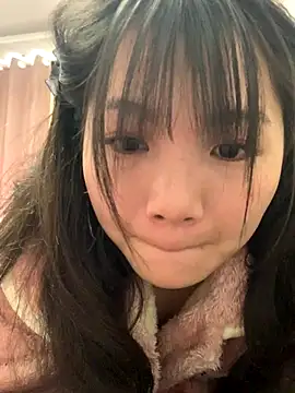 emlyly-18 - Emlyly-18's free webcam