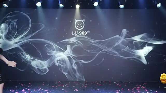 美女LU-909在线直播