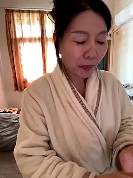 美女xiiuuff18在线直播