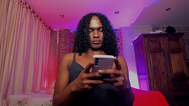 LaGoldenBitch webcam