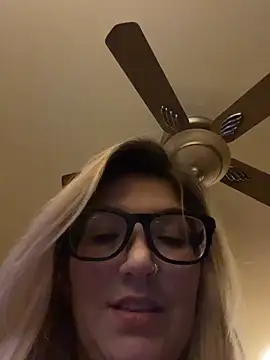 LittleMissEeve's live cam