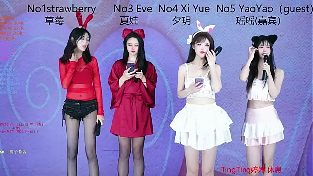 美女SoHo__club在线直播