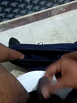 Naughtyforpussy webcam